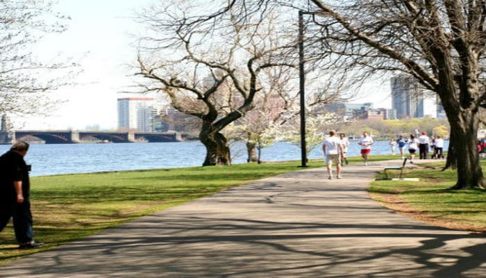https://greatruns.com/wp-content/uploads/2016/07/charles-river-esplanade-CP.jpg